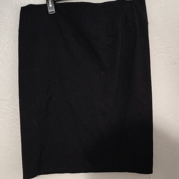 Elegant Black Women's Skirt SZ X1 PLUS CLASSIC STAPLE SIMPLE COMFORTABLE OFFICE - Picture 1 of 4